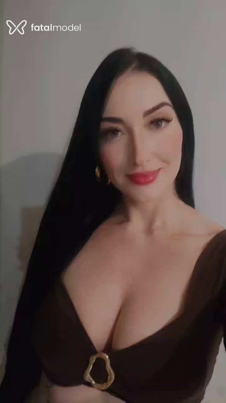 Acompanhante mulher morena (o) de olhos azuis - Paola Acompanhante mulher morena (o) de olhos azuis - Paola