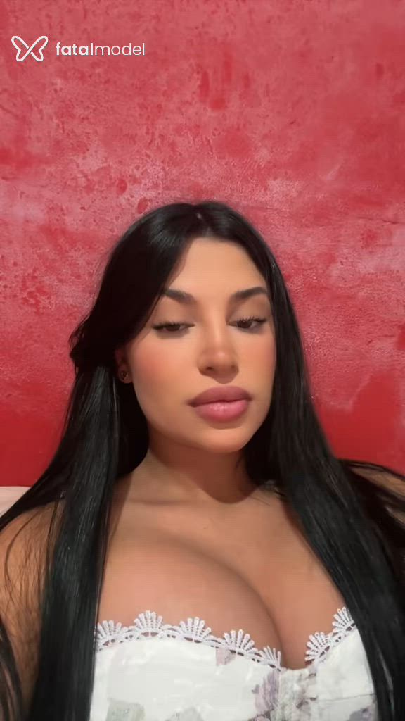 Acompanhante mulher morena (o) de olhos castanhos em Pirassununga Acompanhante mulher morena (o) de olhos castanhos em Pirassununga - Mirella