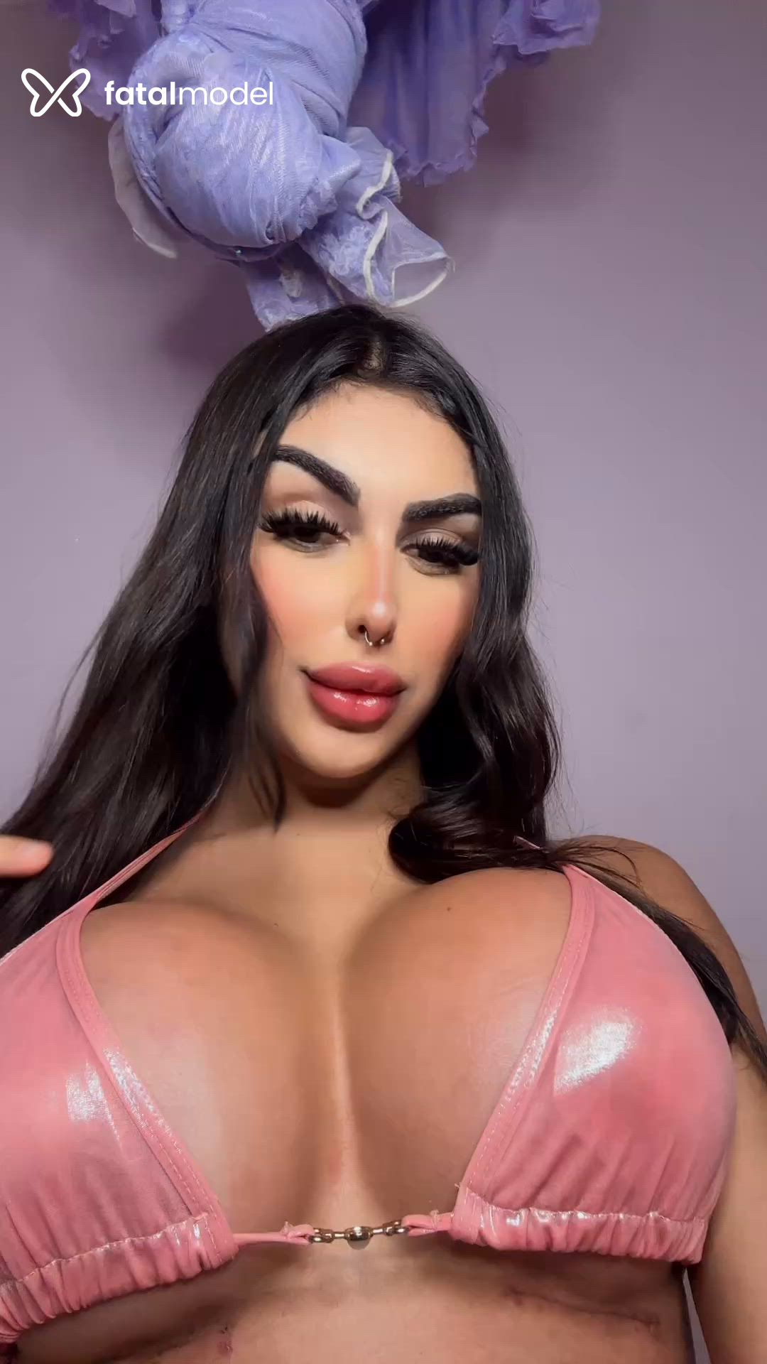 Acompanhante mulher trans com cabelo castanho de olhos castanhos - Gabrielly