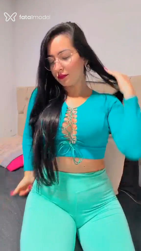 Acompanhante mulher morena (o) de olhos castanhos em Virtual Acompanhante mulher morena (o) de olhos castanhos em Virtual - Pâmela