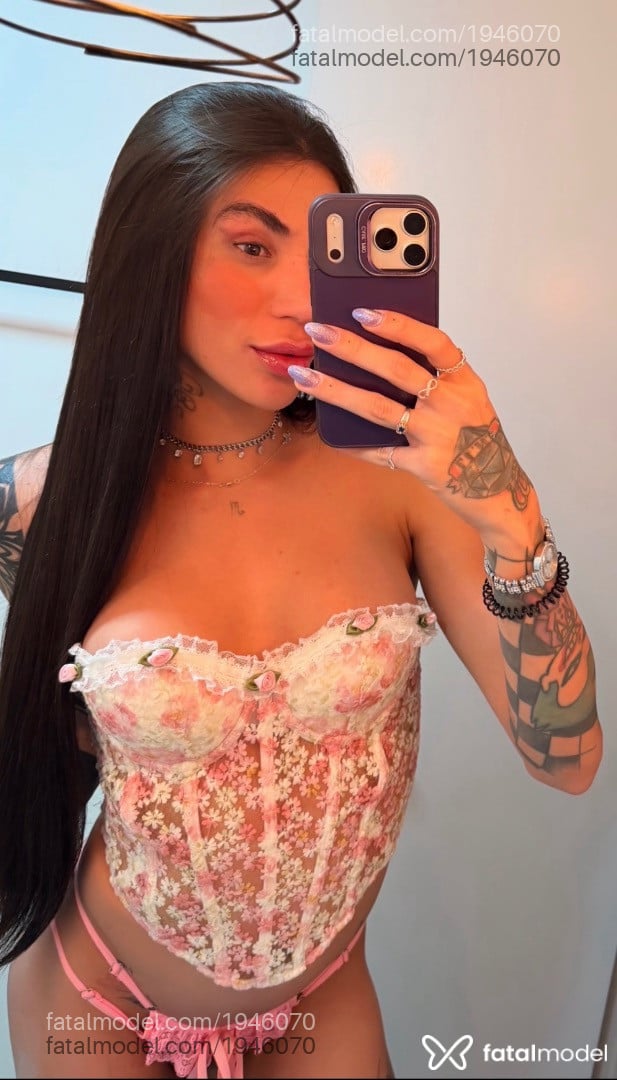 Acompanhante mulher trans com cabelo castanho de olhos castanhos em São Paulo - Gabrielly Rocha