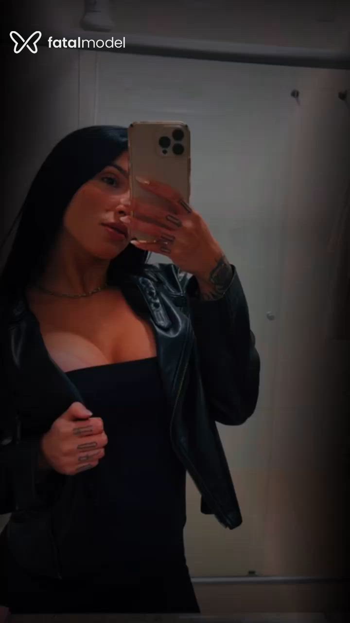 Acompanhante mulher morena (o) de olhos castanhos - THAIS VARGAS Acompanhante mulher morena (o) de olhos castanhos - THAIS VARGAS