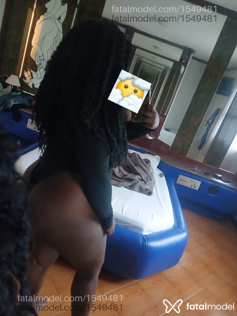 Acompanhante mulher com cabelo colorido de olhos pretos em Petrópolis - Nicolee