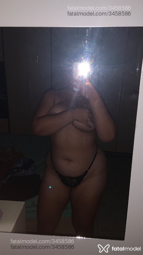 Acompanhante mulher com cabelo castanho de olhos castanhos em Virtual Acompanhante mulher com cabelo castanho de olhos castanhos em Virtual - Helena Maria