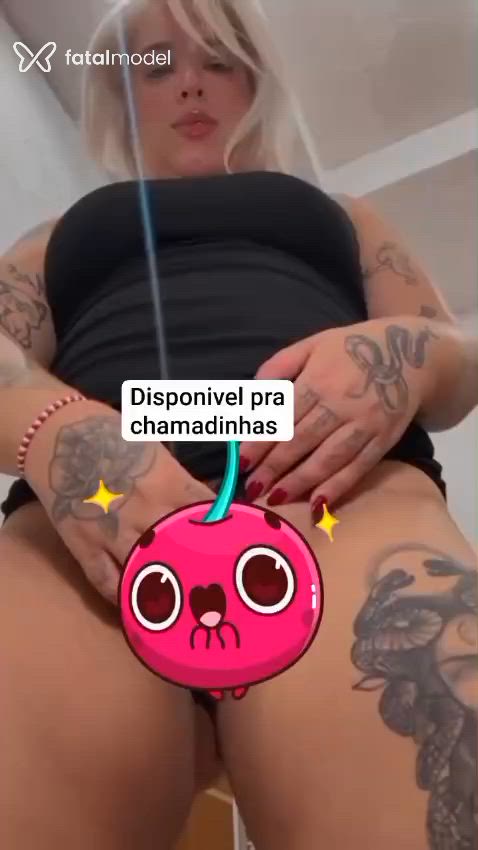 Acompanhante mulher loira (o) de olhos mel - Pérola