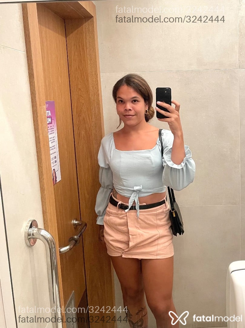 Acompanhante mulher trans com cabelo castanho de olhos pretos em Aracaju Acompanhante mulher trans com cabelo castanho de olhos pretos em Aracaju - Carol Vieira