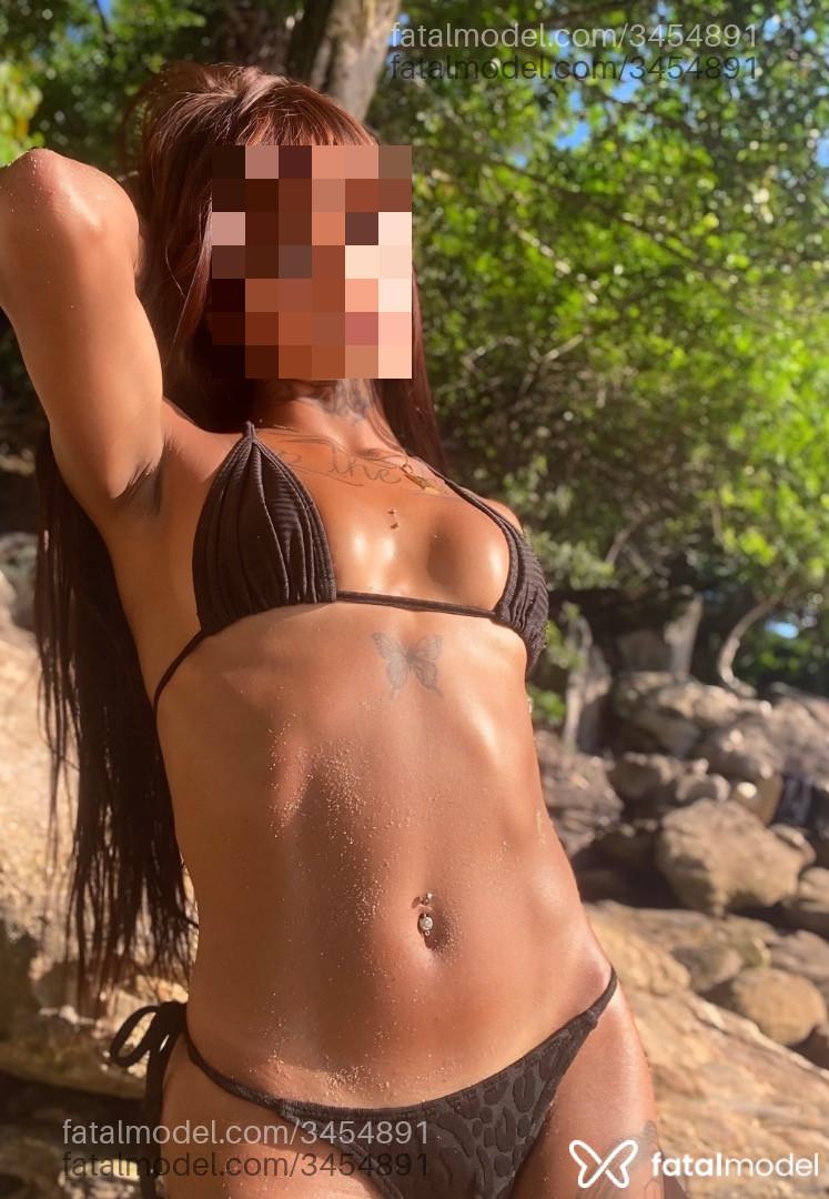 Acompanhante mulher morena (o) de olhos pretos em Bombinhas Acompanhante mulher morena (o) de olhos pretos em Bombinhas - Mia Santoro