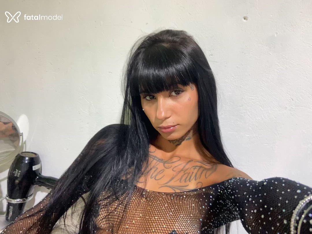 Acompanhante mulher morena (o) de olhos pretos em Bombinhas Acompanhante mulher morena (o) de olhos pretos em Bombinhas - Mia Santoro