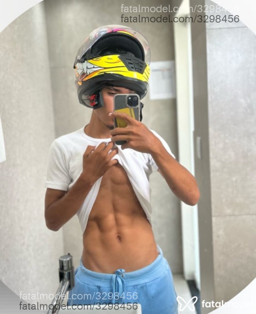 Acompanhante homem com cabelo castanho de olhos castanhos em São Paulo Acompanhante homem com cabelo castanho de olhos castanhos em São Paulo - Japaz