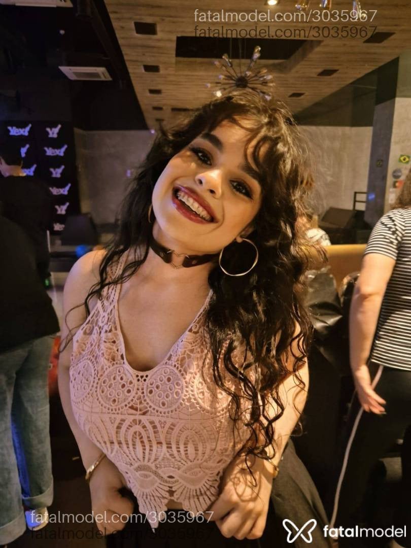 Acompanhante mulher morena (o) de olhos mel - Larissa