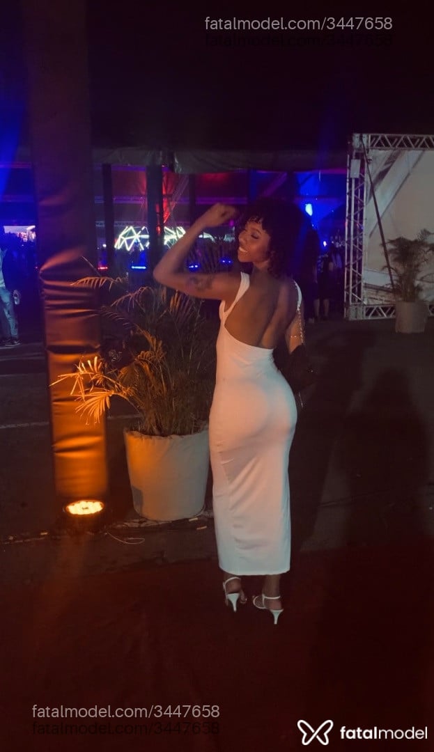 Acompanhante mulher morena (o) de olhos castanhos em Goiânia Acompanhante mulher morena (o) de olhos castanhos em Goiânia - Blackpanter