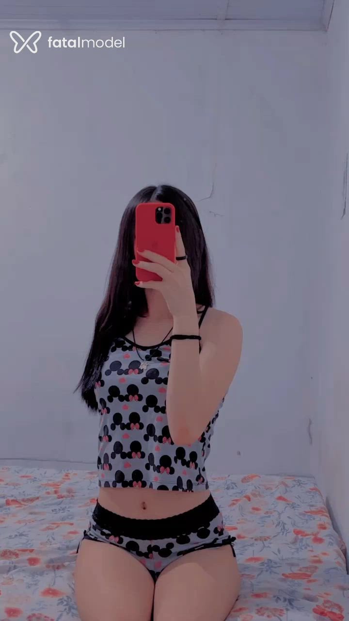 Acompanhante mulher trans com cabelo colorido de olhos castanhos em Londrina Acompanhante mulher trans com cabelo colorido de olhos castanhos em Londrina - Mirela