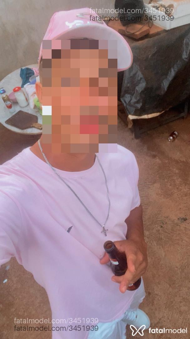 Acompanhante homem com cabelo castanho de olhos castanhos - Diego
