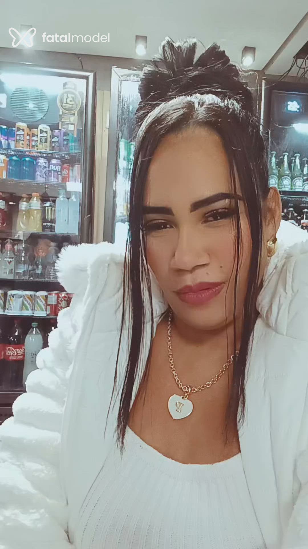 Acompanhante mulher morena (o) de olhos pretos em Niterói Acompanhante mulher morena (o) de olhos pretos em Niterói - Isis Martis
