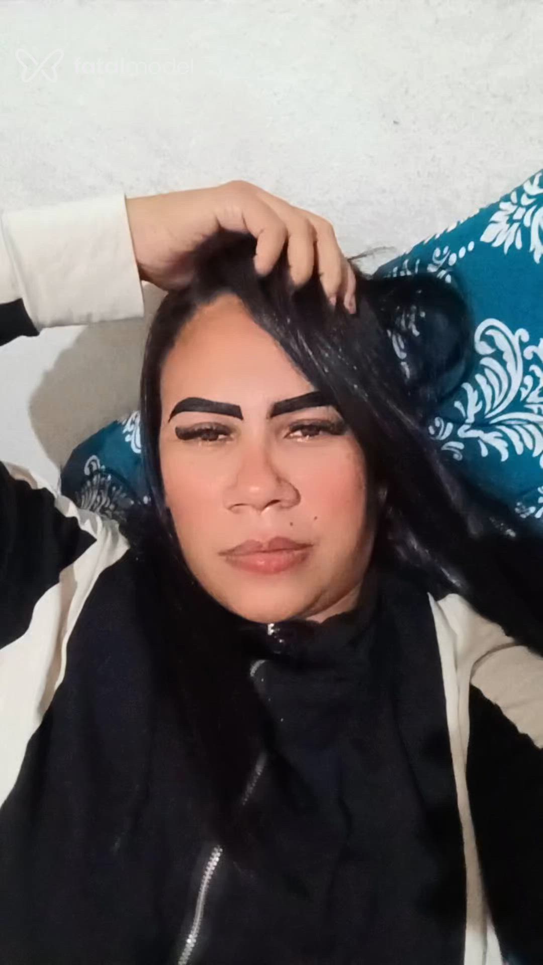 Acompanhante mulher morena (o) de olhos pretos em Niterói Acompanhante mulher morena (o) de olhos pretos em Niterói - Isis Martis
