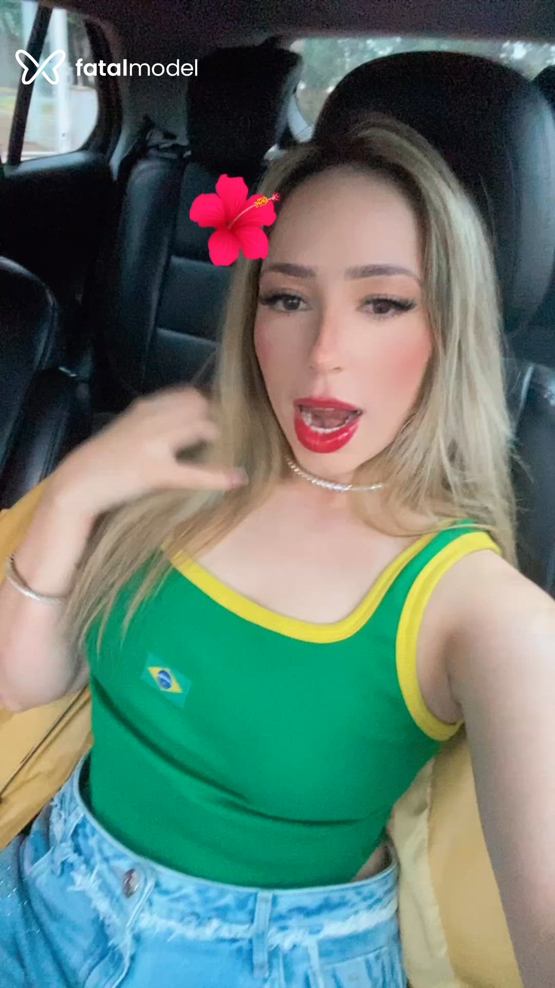 Acompanhante mulher loira (o) de olhos castanhos - Maju Acompanhante mulher loira (o) de olhos castanhos - Maju