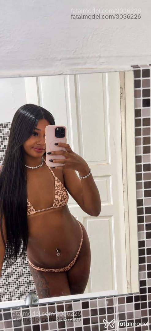 Acompanhante mulher morena (o) de olhos pretos - Beatriz