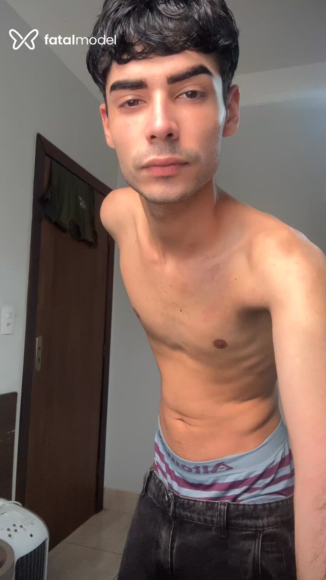 Acompanhante homem morena (o) de olhos castanhos em Uberlândia - Matheus