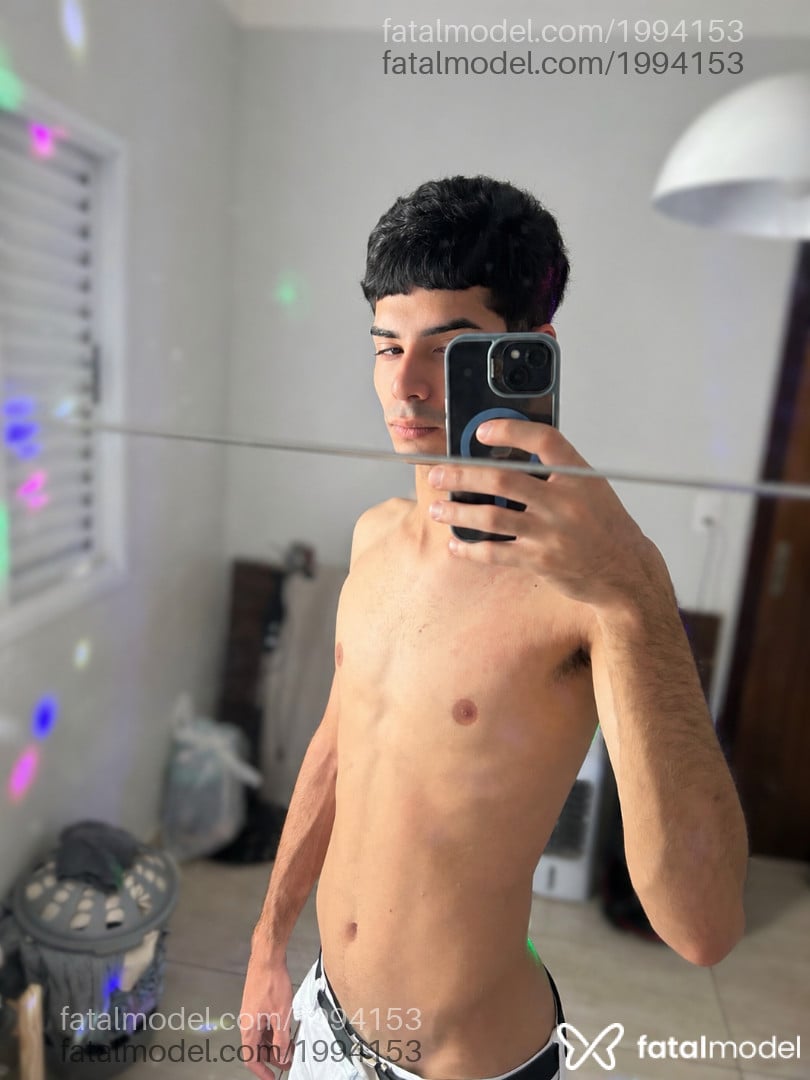 Acompanhante homem morena (o) de olhos castanhos em Uberlândia - Matheus