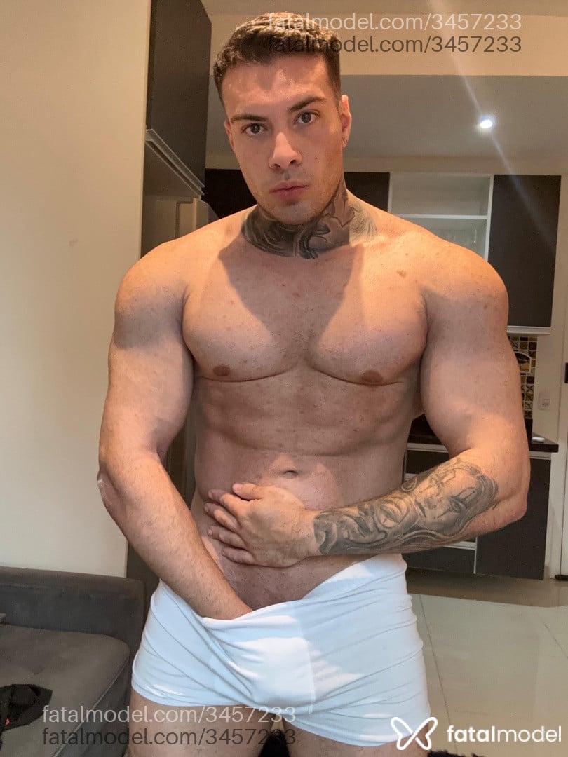 Acompanhante homem com cabelo castanho de olhos cinza em São Paulo Acompanhante homem com cabelo castanho de olhos cinza em São Paulo - Rafamarttinz