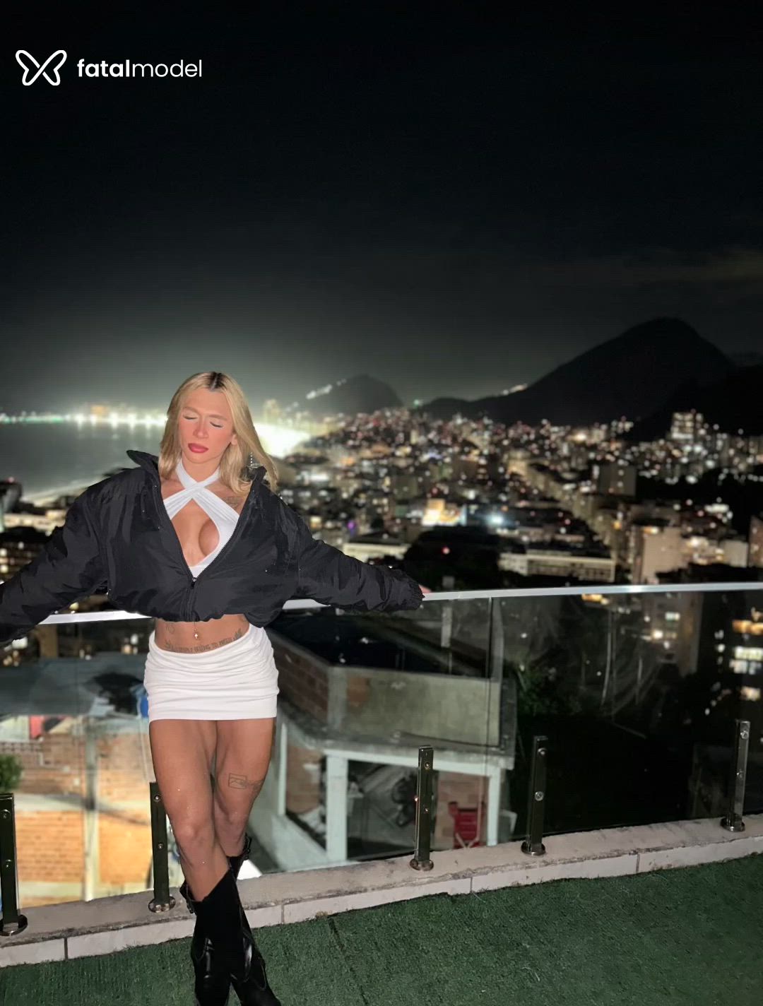 Acompanhante mulher trans loira (o) de olhos pretos em Rio de Janeiro Acompanhante mulher trans loira (o) de olhos pretos em Rio de Janeiro - Moon rays