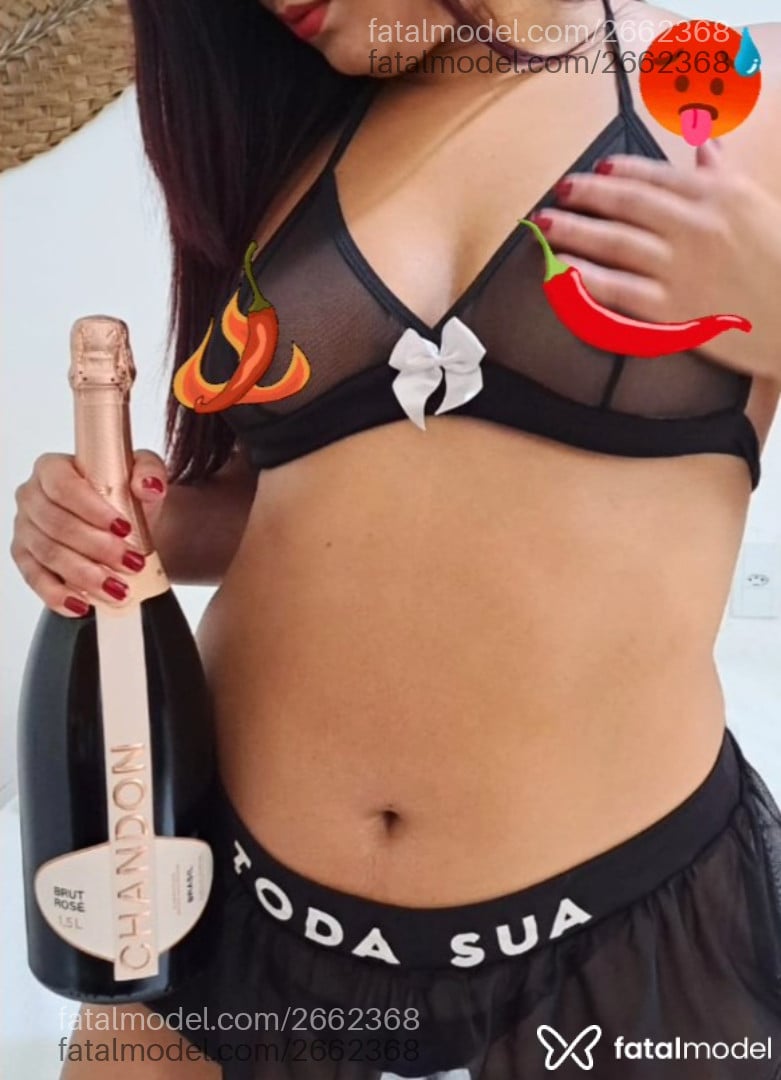 Acompanhante mulher com cabelo castanho de olhos castanhos em Oliveira - Raquel