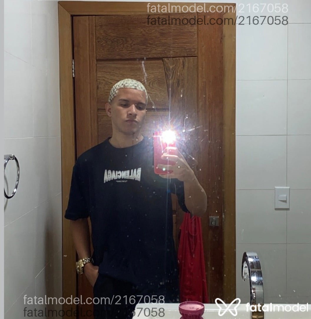 Acompanhante homem com cabelo castanho de olhos castanhos em Rio de Janeiro Acompanhante homem com cabelo castanho de olhos castanhos em Rio de Janeiro - Pereira