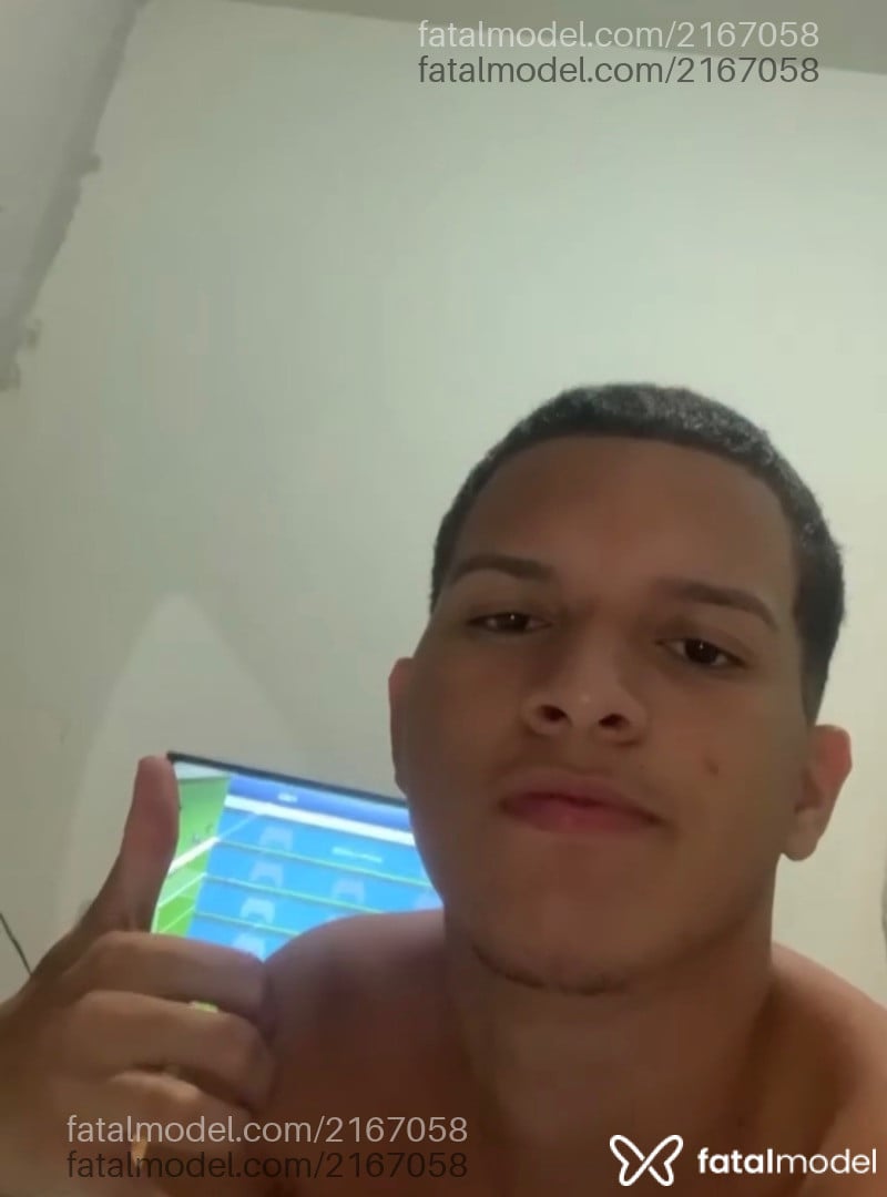 Acompanhante homem com cabelo castanho de olhos castanhos em Rio de Janeiro Acompanhante homem com cabelo castanho de olhos castanhos em Rio de Janeiro - Pereira