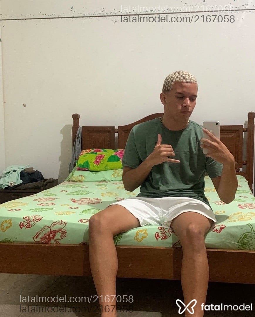 Acompanhante homem com cabelo castanho de olhos castanhos em Rio de Janeiro Acompanhante homem com cabelo castanho de olhos castanhos em Rio de Janeiro - Pereira