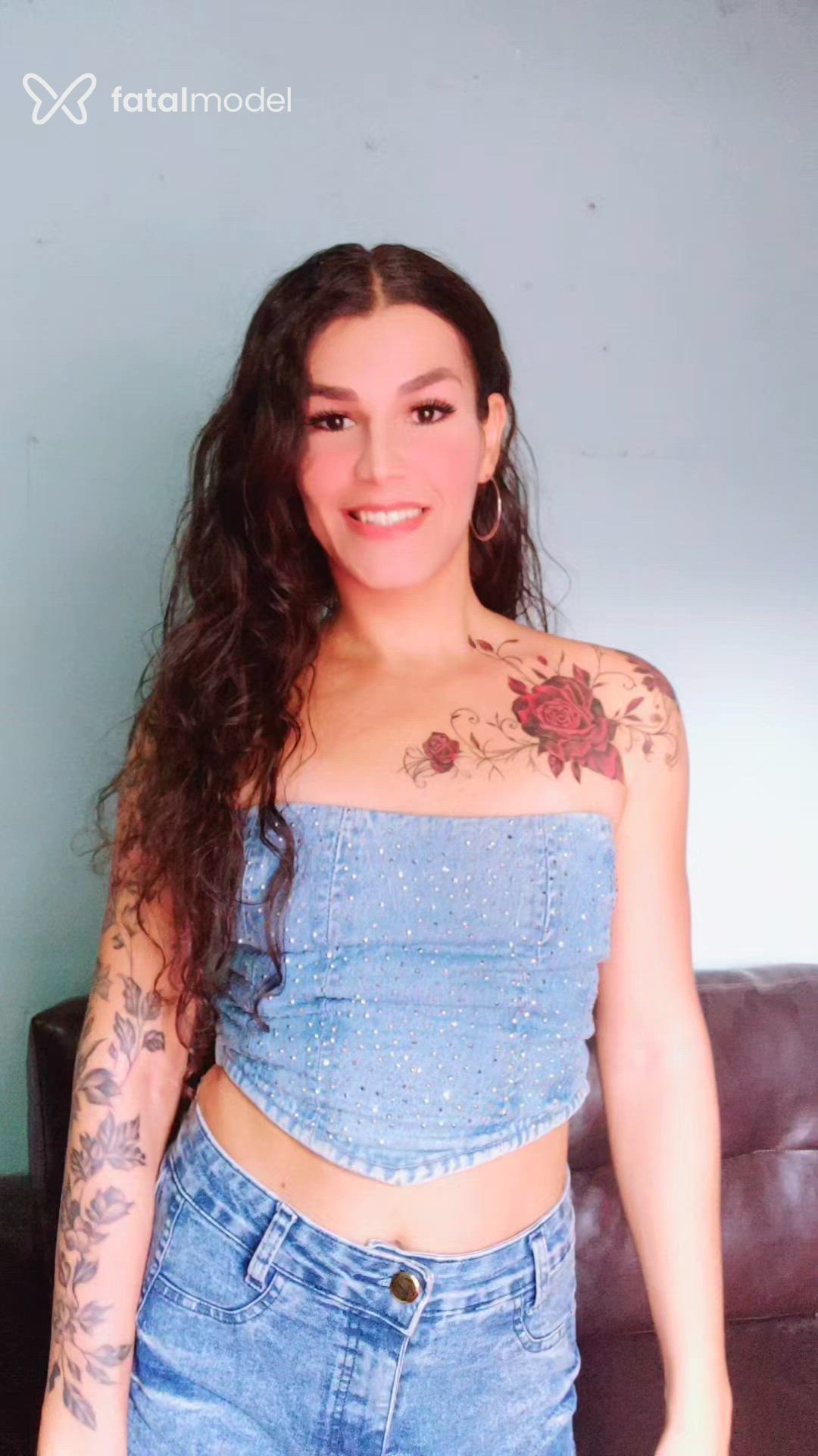 Acompanhante mulher trans com cabelo castanho de olhos castanhos em Porto Seguro Acompanhante mulher trans com cabelo castanho de olhos castanhos em Porto Seguro - Axell Céu