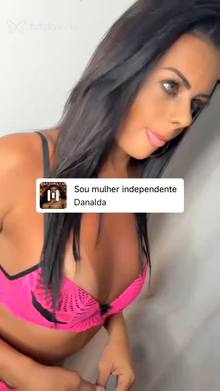 Acompanhante mulher trans morena (o) de olhos castanhos - Flavia Leal