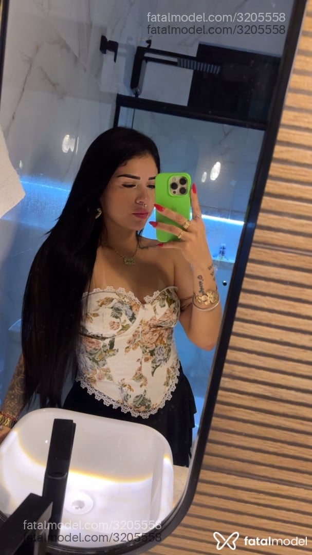 Acompanhante mulher morena (o) de olhos castanhos - Lavínia