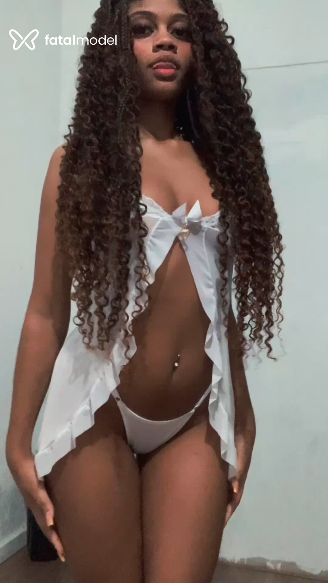Acompanhante mulher com cabelo castanho de olhos castanhos - Pretinhahot Acompanhante mulher com cabelo castanho de olhos castanhos - Pretinhahot