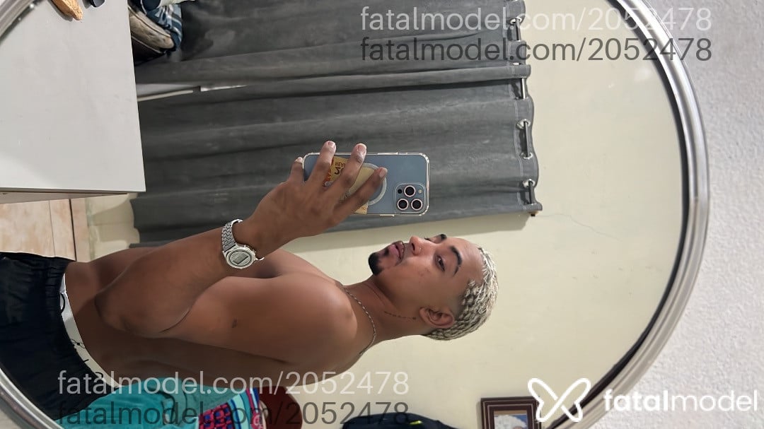Acompanhante homem com cabelo castanho de olhos pretos - Daniel