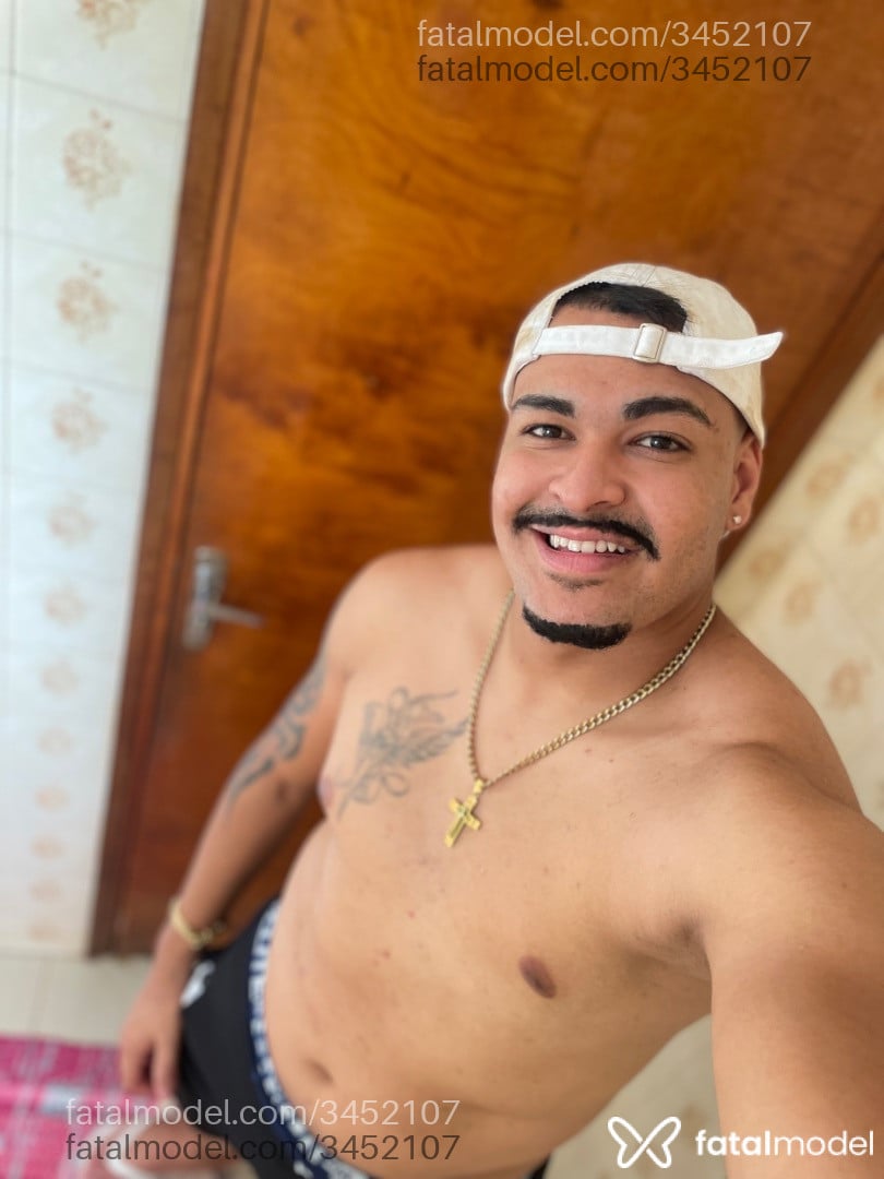 Acompanhante homem com cabelo castanho de olhos pretos em Barretos Acompanhante homem com cabelo castanho de olhos pretos em Barretos - Johnny