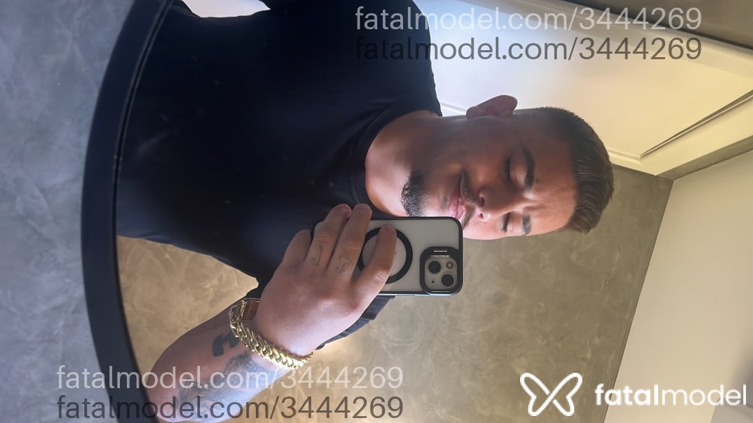 Acompanhante homem com cabelo castanho de olhos castanhos - Rafael Blake Acompanhante homem com cabelo castanho de olhos castanhos - Rafael Blake