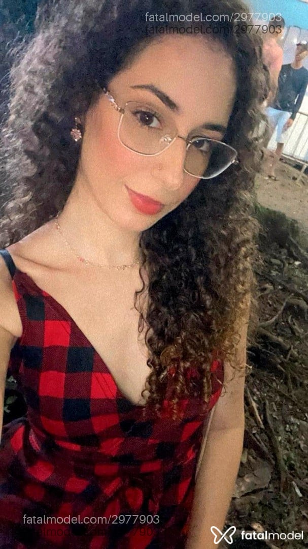 Acompanhante mulher morena (o) de olhos castanhos - Fernanda Raeli Acompanhante mulher morena (o) de olhos castanhos - Fernanda Raeli