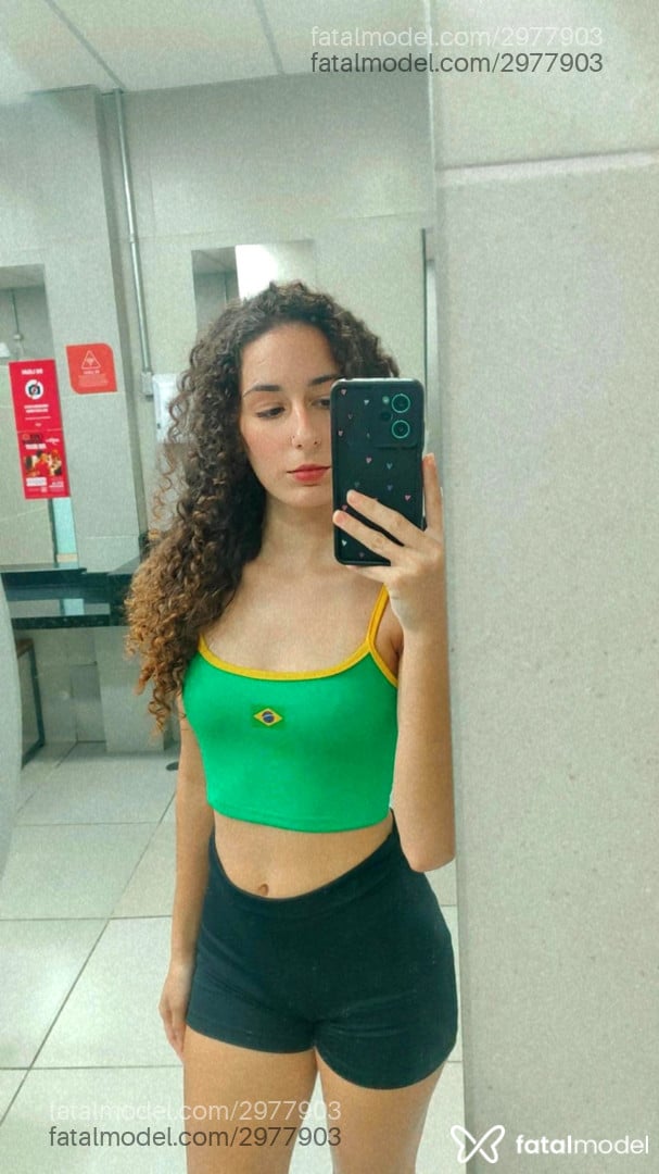 Acompanhante mulher morena (o) de olhos castanhos - Fernanda Raeli Acompanhante mulher morena (o) de olhos castanhos - Fernanda Raeli