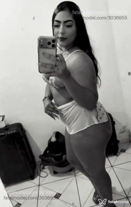 Acompanhante mulher morena (o) de olhos castanhos - Jhully