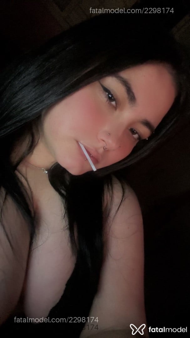 Acompanhante mulher morena (o) de olhos castanhos em Uberlândia Acompanhante mulher morena (o) de olhos castanhos em Uberlândia - yuumi