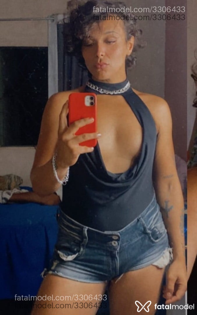 Acompanhante mulher trans com cabelo castanho de olhos verdes - Bruna Lizzie Acompanhante mulher trans com cabelo castanho de olhos verdes - Bruna Lizzie