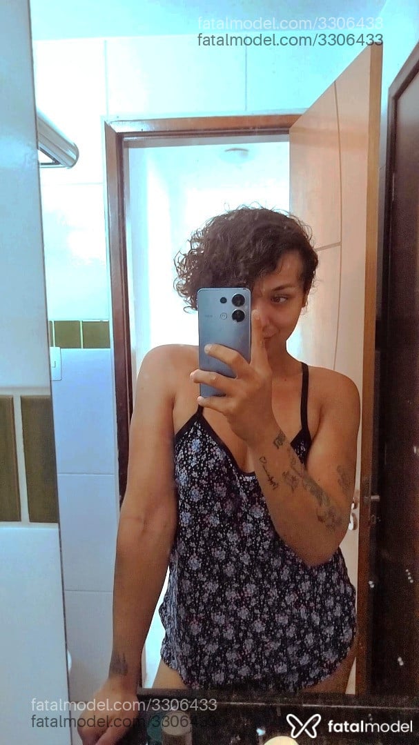 Acompanhante mulher trans com cabelo castanho de olhos verdes - Bruna Lizzie Acompanhante mulher trans com cabelo castanho de olhos verdes - Bruna Lizzie