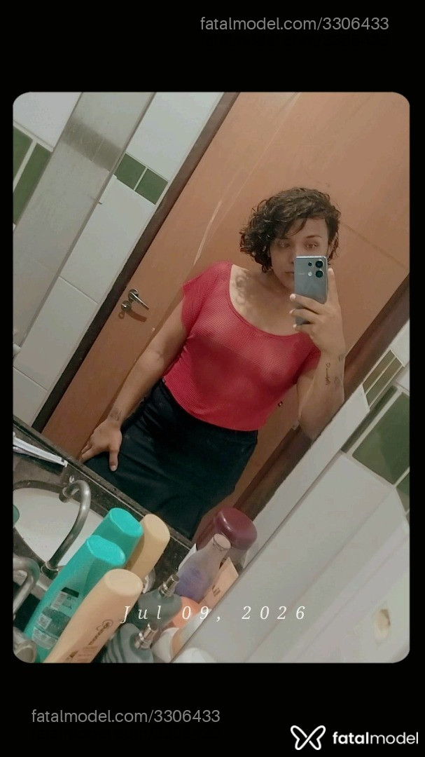 Acompanhante mulher trans com cabelo castanho de olhos verdes - Bruna Lizzie Acompanhante mulher trans com cabelo castanho de olhos verdes - Bruna Lizzie