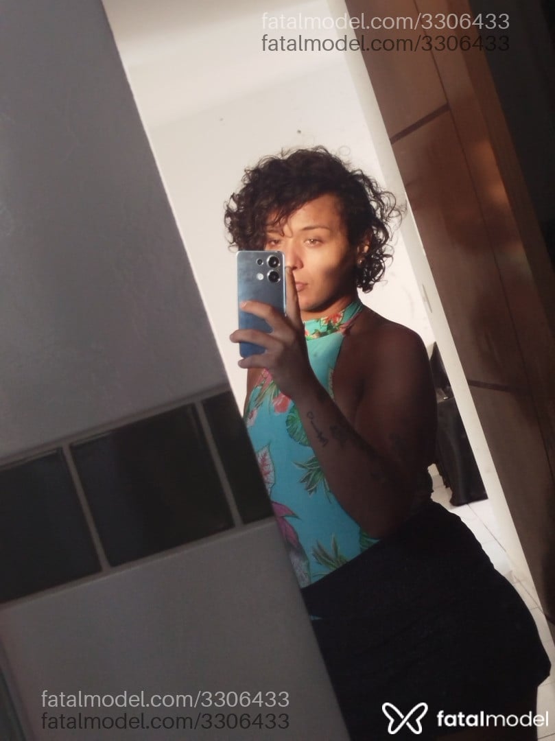 Acompanhante mulher trans com cabelo castanho de olhos verdes em João Pessoa - Bruna Lizzie