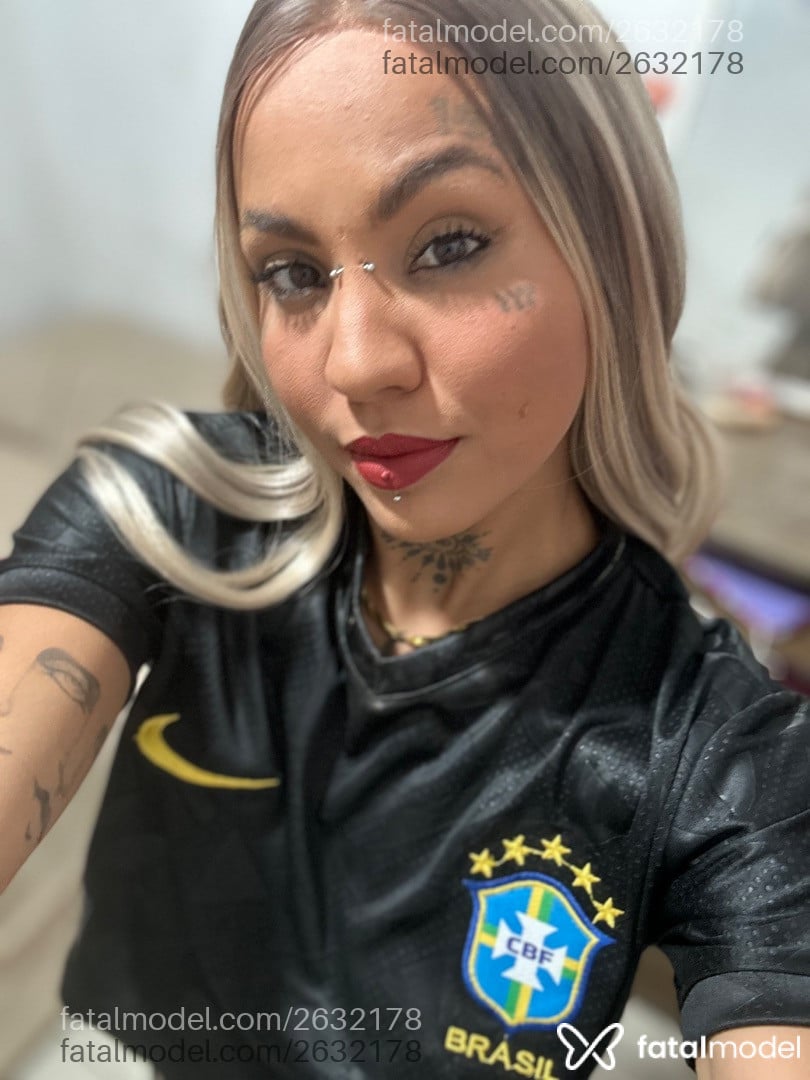 Acompanhante mulher loira (o) de olhos castanhos - Mandy Acompanhante mulher loira (o) de olhos castanhos - Mandy