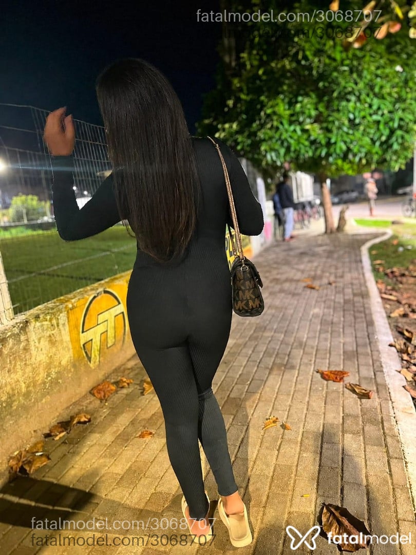 Acompanhante mulher trans com cabelo castanho de olhos castanhos em Ubatuba - Larah Melo