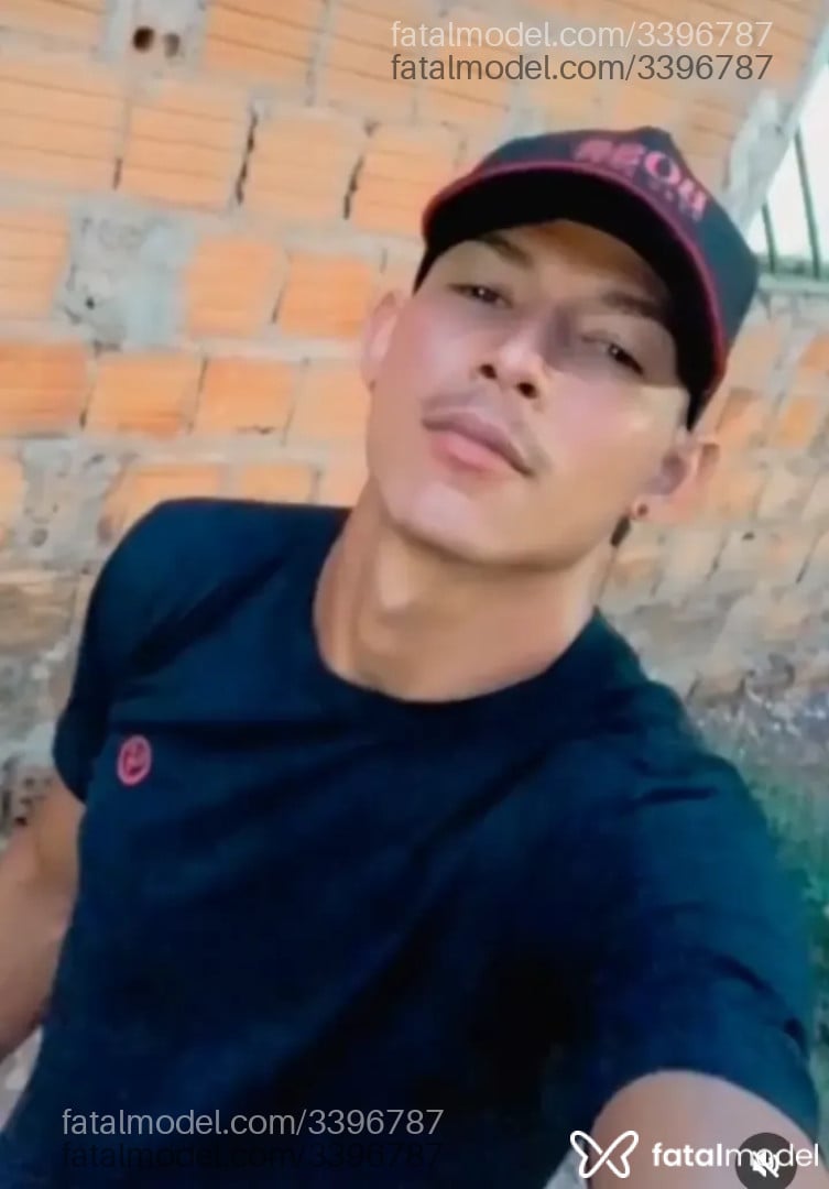Acompanhante homem morena (o) de olhos castanhos - Lucas