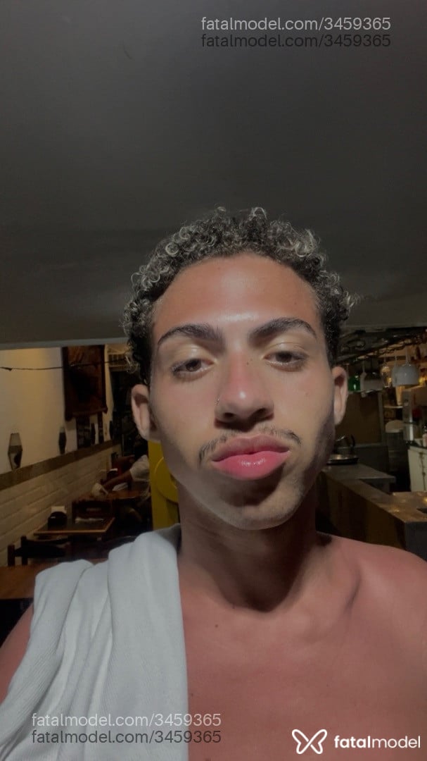 Acompanhante homem com cabelo castanho de olhos castanhos em São Paulo - Pietro Promenzio