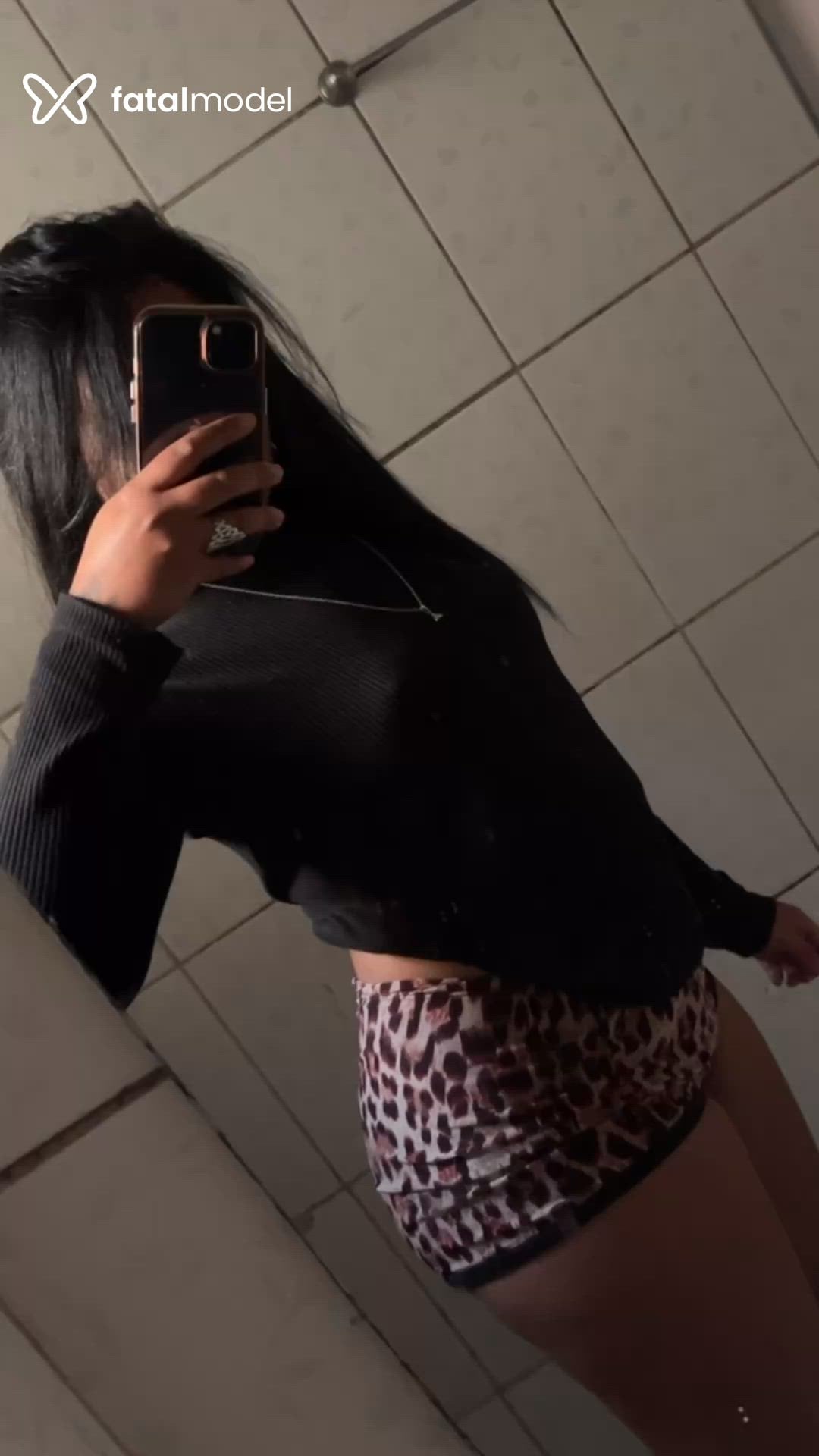 Acompanhante mulher morena (o) de olhos castanhos em Mogi das Cruzes - Indiah Khalifa