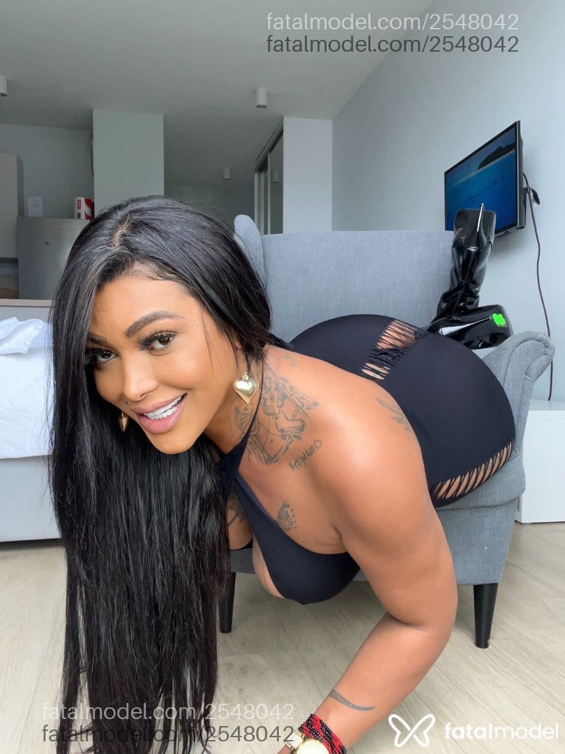 Acompanhante mulher trans morena (o) de olhos pretos em Recife Acompanhante mulher trans morena (o) de olhos pretos em Recife - Tyffanny